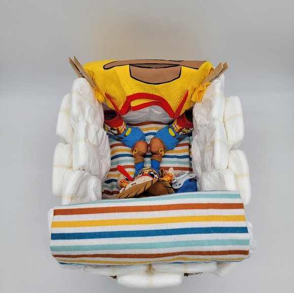 Toy Story - Woody bassinet diaper cake - Picture 11 of 13